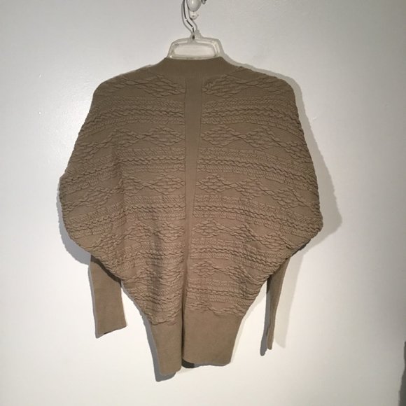 Women's Cable Knit Sweater - Tan - Picture 9 of 14